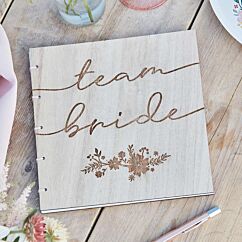 Puinen polttari-vieraskirja, Team Bride.