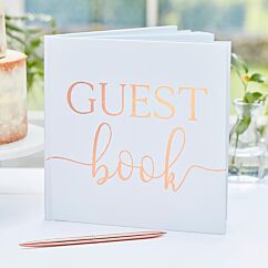 Valkoinen vieraskirja ruusukultaisella tekstillä "Guest Book".