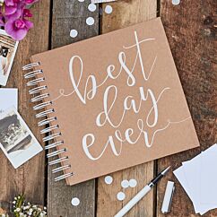 Best Day Ever vieraskirja joka sisältää 80 pientä kirjekuorta ja korttia.