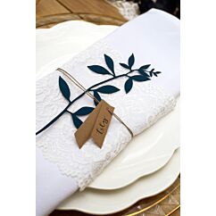 Laivastonsiniset kattaus paperikoristeet ja tagit, setti kuudelle.