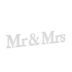 Valkoinen puinen kyltti, kirjaimet "Mr & Mrs".