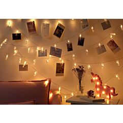 Paristokäyttöinen LED-valosarja klipseillä.