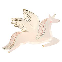 Meri Merin suloiset yksisarvisen muotoiset pahvilautaset.