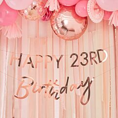 Ruusukultainen banneri "Happy Birthday" numerolla.