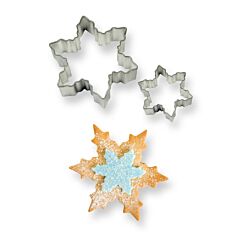 Iso ja pieni lumihiutale-muotti pikkuleipien, pipareiden tai koristeiden tekoon.