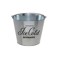 Iso noidan musta kattila.