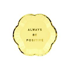 Keltaiset pienet pahvilautaset. Yksi pakkaus sisältää 6 kpl lautasta joiden halkaisija on 13 cm.