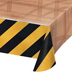 Työmaa aiheinen pöytäliina jossa työkoneen renkaan jäljet.