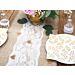 Juuttikaitaliina valkoisella pitsillä.