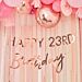 Ruusukultainen banneri "Happy Birthday" numerolla.