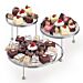 Wiltonin Cakes 'N More 3-tasoinen metallinen kakkuteline.